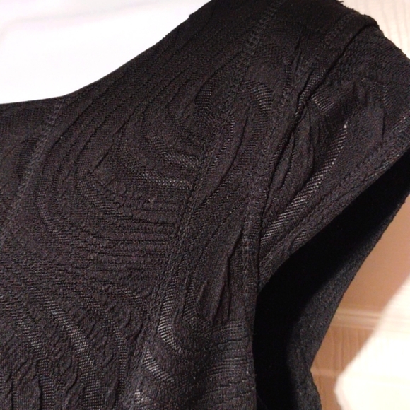 Robbie Bee Signature Black Dress - Picture 4 of 16